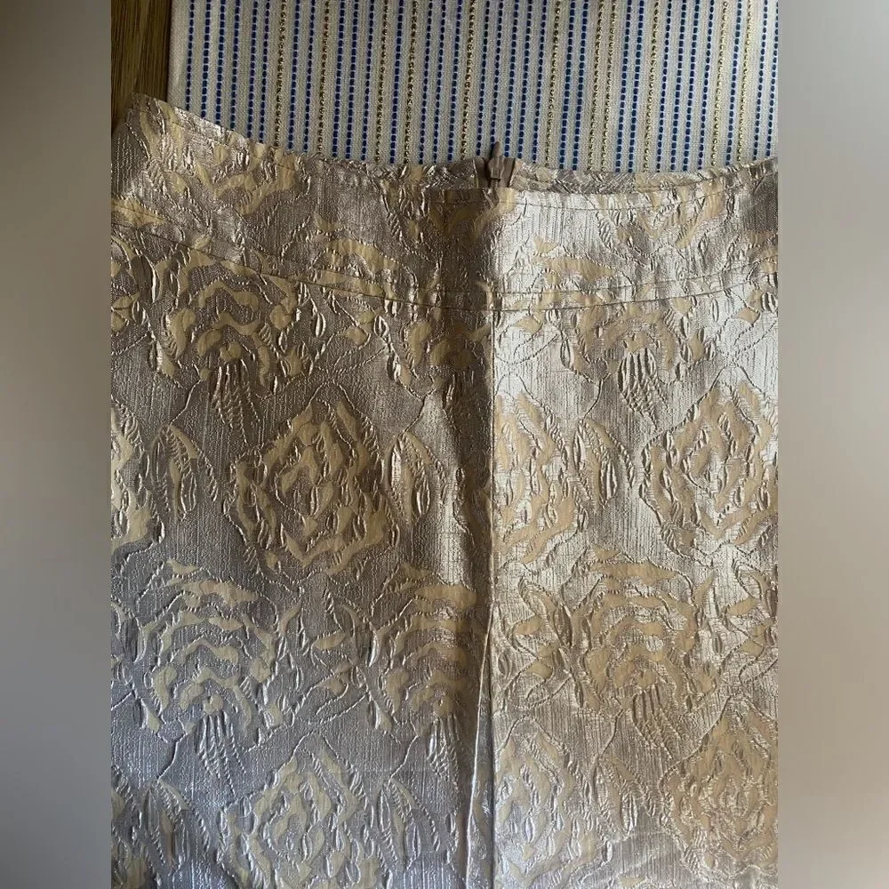 Barneys New York Skirt Sz 36 Brocade Floral  Silver Metallic Lined Made In Italy